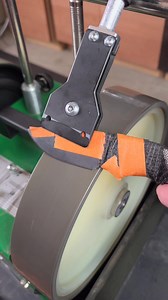 Sharpening a Customer's Quiet Carry on a CBN Wheel - such a clean setup 🙃 Sharpening performed safely by an experienced professional. #workshopprocess #cbnwheel #asmrvideo #oddlysatisfying #workspace #tooltips #workshoplife #workshop #gettingworkdone #asmrsounds #WorkshopTools #toolsofthetrade #WorkshopVibes #seattle #washingtonstate #mukilteowa #mukilteo #vevortools | Get Sharp USA