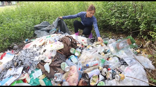 Collecting many valuable items in the garbage dump - How a poor single mother makes living every day | Love baby | Facebook