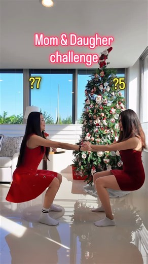 Vivian Aronson 袁倩祎 on Instagram: "Guess who won? She had youth. I had experience😉姜还是老的辣！Merry Christmas 🎄 inspo @lobadakuma #momanddaughter #cookingbomb #Christmas"