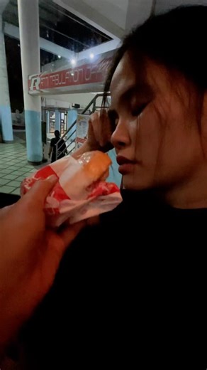 Sige baka makagat ko burger mo🥴 #funny #fyp