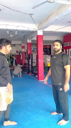 577K views · 10K reactions | Useful selfdefense techniques #selfdefense #selfdefenseforwomen #selfdefensetraining #selfdefence #irfanmehsood | IRFAN MEHSOOD | Facebook