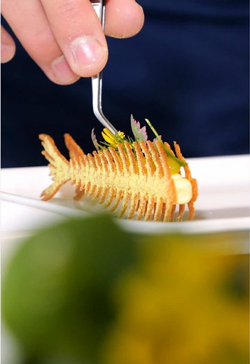 Fishbone Amuse: Meliefste’s Iconic Culinary Creation