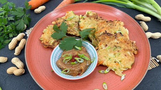 Kaffee oder Tee: Rezept: Krautpuffer mit Erdnuss-Chili-Soße