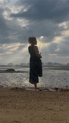 Jax HC on Instagram: "This 🫣🫣🫣 I’m not normally someone who films my yoga practice (occasionally), but today I was inspired. Today we launch the next chapter of @freedomyoga_retreats as a tour operator. Why am I doing this to myself? All this extra work? ... Because this is just what I do. I teach yoga, philosophy, wellbeing, and as long as I’m in this skin (maybe next time I’ll be a hummingbird or something - an easier ride, (although I’m assuming being a hummingbird is an easy ride… what do