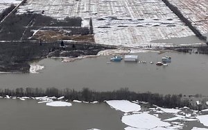 Evacuations ordered in Fort Vermilion as Peace River breaches banks