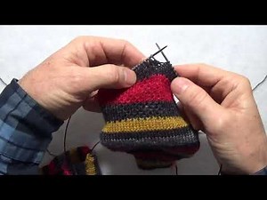 Knit 2 socks at the same time with 2 circular needles starting with the leg - Part 2 of 3