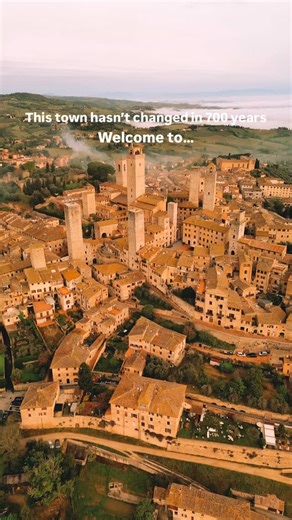 Beni | Travel + UGC Creator on Instagram: "This town hasn’t changed in 700 years. Welcome to …👇 San Gimignano 🇮🇹🏰✨ COMMENT “map” to get my free Tuscany Google Map 💬🇮🇹 Save this post and follow @benihunyadi if you’re planning a trip to Tuscany 🇮🇹✨ Perched on a Tuscan hilltop, San Gimignano feels like stepping straight into the Middle Ages. Known for its skyline of ancient towers, this village is full of history, charm, and views that go on forever. Here’s what not to miss: 🗼 Climb Torre