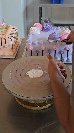 6.5M views · 146K reactions | Square chocolate cake Decorating ideas | How to decorate square | Cake & cake | Flowers Cake Design #squarecake #chocolatecakedecoration #ideascake | El mundo de la pasteleria | Facebook