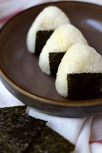 Tuna Onigiri Recipe - Spicy Japanese Rice Balls