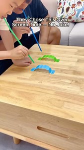 These funny paper worms come to life when you blow on them — and kids can’t stop laughing! It’s more than just play: blowing helps train breathing, strengthen lungs, and support speech development. Plus, trying to make the worms crawl is a great fine motor exercise. Turn it into a race and see whose worm crawls the fastest — fun, learning, and competition all in one simple craft! | GenioKid - Early Learning: speech, counting, motor skills