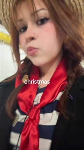 derp lord 👩‍🦰 (@ilovegleeks)’s video of christmas