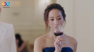 106K views · 3.3K reactions | 小白兔第一次参加高端晚宴就被心机女明星挑衅 但这一次她可不会再低头 The first time Little White Rabbit participated in a high-end dinner party, she was provoked by a scheming female star, but this time she will not bow her head again #温暖的弦 #张翰 #张钧甯 #张嘉倪 #heretoheart #hanszhang #ningchang | China Zone | Facebook