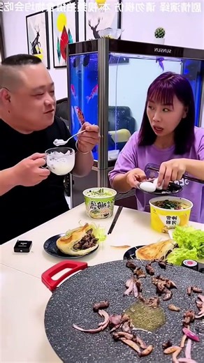 Funny Moments: Husband & Wife Try Hilariously Unusual Chinese Foods! 😂🍜 #CoupleEats #FoodComedy #fun