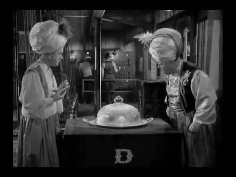 Laurel & Hardy - A Haunting We Will Go (1942) - Part 1