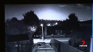 Spectacular video of a meteor that came crashing down to Earth has gone viral today. Scores of witnesses captured the extraordinary phenomenon across South Australia, as it lit up the night sky. Story: 7news.link/5hfNGi #Meteor #7NEWS | 7NEWS Adelaide