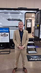 448 reactions · 12 shares | Take a look at the Jay Feather 24FK. This travel trailer is a shorter couple’s couch with a full front kitchen and panoramic views. New for this year, it still offers plenty of countertop space and no sacrificing storage, thanks to all of the optimized cabinets and drawers throughout the whole unit. You can also walk around the entire Queen bed and it’s a dual-entry unit. #LetsJayco #JaycoRV | Jayco | Facebook