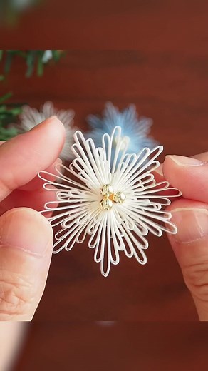 ペーパークイリングで作る雪の結晶
