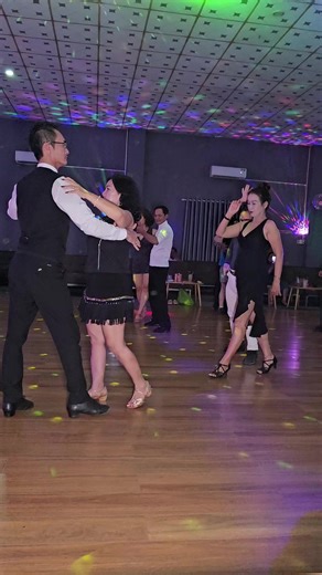 Video của Nhịp Sống Xanh (@nhp.sng.xanh) với bản nhạc Chuyện Tình Hoa Mười Giờ - 𝟞𝟛 ℚ𝕦ê 𝕋ô𝕚