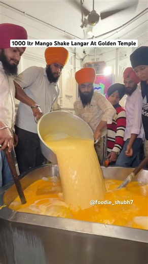 1000 ltr Mango Shake Langar At Golden Temple #youtubeshorts #food #shorts #ytshorts #yt