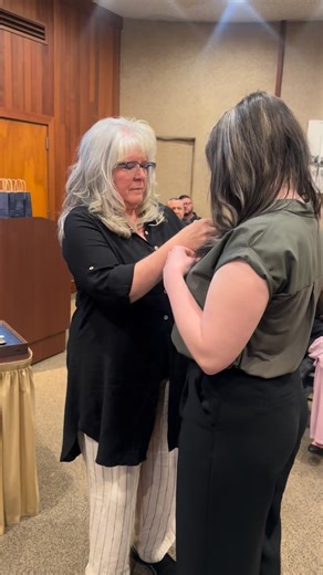 Today, Captain Dan Ford proudly swore in the newest nine members of the Visalia Police Department! 👏 Please join us in welcoming: 🔬 Mackenzee Huitt – Hourly Crime Lab Assistant 🔬 Candy Montes Anguiano – Hourly Crime Lab Assistant 📞 Liza Vasquez – Assistant Communications Operator 🚨Victoria Renteria – Parking Enforcement Officer 🚨Philip Esbenshade – Community Service Officer 🚨Bella Hood – Community Service Officer 🚓 Garrett Brown – Police Officer 🚓 Anthony McGowen – Police Officer 🚓 Mas