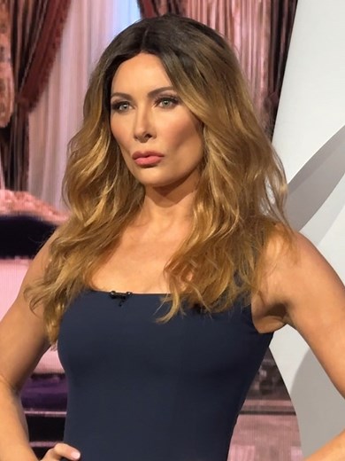 To The Late Show! @laurabenanti makes her iconic return as Melania. 🌟 #Colbert