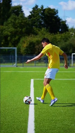 Epic Football Stunt Challenge 🇺🇸 | Unbelievable Skills You Must See! 🏈 #Shorts