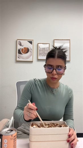 FULL DAY OF EATS AT WORK 🤍 LMK IF YOU WANT MORE OF THESE!! #OFFICELIFE From breakfast to snacks, see everything I eat in a day at work—perfect for inspo or meal ideas! #workdayeats #officelunchideas #mealinspo #healthyworkmeals #fooddiary #fyp #dailymeals #foodieatwork #worklifebalance #officefood | Elaina jones Michelle