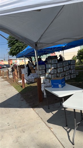 No one should wonder where their next meal will come from. All 29 LA Y centers are activating weekly food distributions to ensure our communities have access to healthy food in this time of crisis. Together, we stand for courage, compassion, and community. To learn more visit our website, ymcala.org/FeedLA #ymcala #ymca #LosAngeles #FoodDistribution #Community #HelpingCommunity #SNAPBenefits | North Valley Family YMCA | Facebook