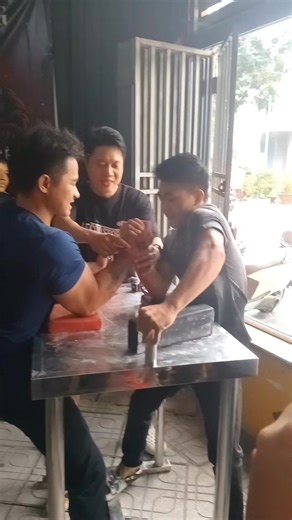 kèo 2 quả dừa khoai lắm anh em ạ 🤣#armwrestling #vattayvietnam🇻🇳💪 #vattay #duongduc
