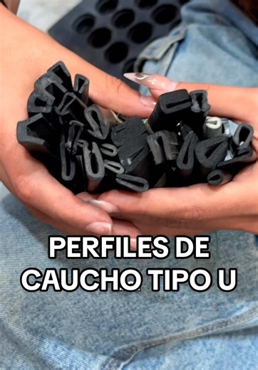 Perfiles tipo U de caucho: la solución ideal para proteger bordes, sellar uniones y evitar desgaste en estructuras. 🔧 Se utilizan en carrocerías, maquinaria, puertas metálicas, vidrios, paneles y estructuras industriales, brindando amortiguación y acabado seguro 👷🏻‍♀️🙌🏻 Cotiza ahora al 📲 957292457 – 946115931 – 988008057 #perfiles #perfiltipou #peru #caucho #cubrefilos