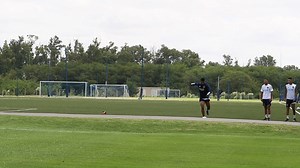 2.6M views · 2.2K reactions |  No te pierdas el desafío que hicieron Bebelo Reynoso, Frank Fabra y Gastón Ávila, luego de la práctica de esta mañana en Ezeiza. ¡Mirá! | BOCA | Facebook
