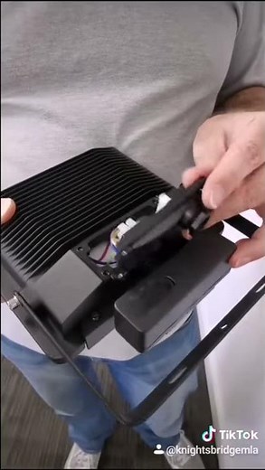 Knightsbridge Knights: Easy-install FLR LED Floodlights