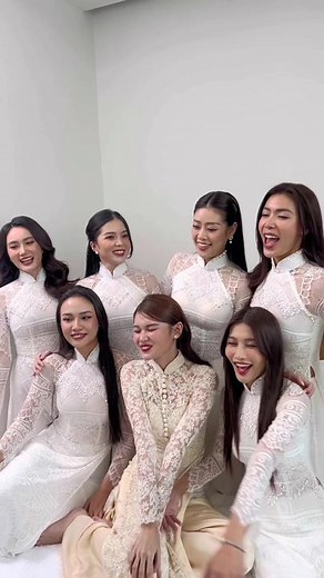 Vậy là top 3 HHVN 2016 đã lấy chồng cả rồi nha. Vui quá vuii luôn nè, còn dàn bê tráp này khi nào mới chịu “chống lầy” đây. Mình mạnh dạng đoán tiếp theo là chị Thuý Liễu nha hahaa 🤣🤣🤣
