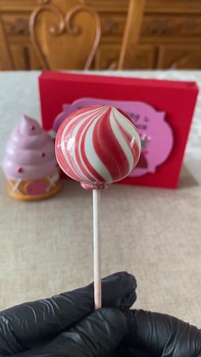 failed vs. successful attempt at marbled chocolate cake pops! 👍🏼 #cakepop #cakepops #fyp #baking #cake #valentine #valentines #valentinesday #happyvalentinesday #vday #happyvday #marbledcakepop