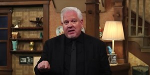 EXCLUSIVE PHOTOS: Glenn hosts Glenn TV on the ORIGINAL 'All in the Family' set