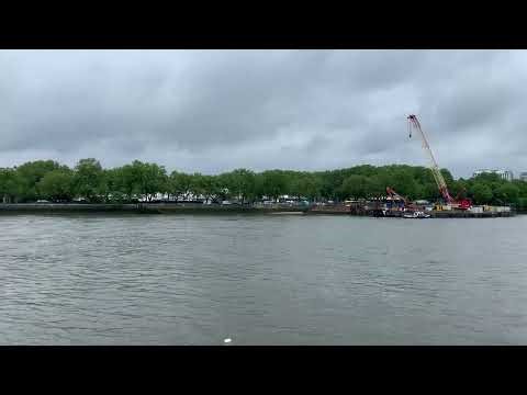 Thames River at Battersea Park (London, England)