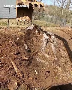 34K views · 60 reactions | "Excavator Vs Stumps - Sloping Back a Ditch Bank - Lost a Track on the Skidsteer" - video by Machinery Matters | Engineering Explained | Facebook