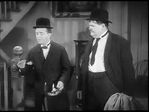 Laurel and Hardy - Thumb lighter (Way out West 1937)