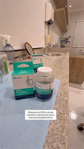 Bianca O. M. Eidt on Instagram: "Você ainda faz irrigação em etapas? O conceito de Continuous Chelation (ou quelação contínua) permite unir NaOCl e HEDP na mesma solução, promovendo limpeza orgânica e inorgânica simultaneamente, sem perda de cloro e com preservação da dentina. Hofterker K, Zehnder M, Solomonov M, Deari S. Continuous Chelation Reduces Instrumentation Time and Straightening of Double-curved Simulated Root Canals in Bovine Dentin. Journal of Endodontics. 2025 Mar; 51(3):367–373. Gi