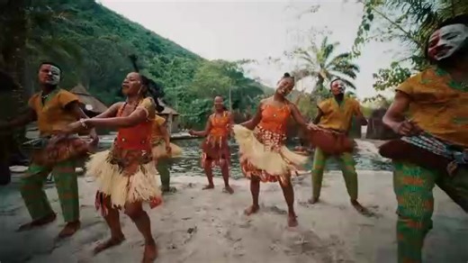 Félicitations à @Miss-Elveronnerosiane laDiVA🙏 pour la sortie du clip de sa nouvelle chanson Mabina Ma Lekeleke 🎵 La Diva du Kingoli est de retour avec un son qui promet de faire danser et chanter tout le monde. Avec son style unique qui mélange tradition et modernité, Elveronne Ndinga continue de conquérir le cœur des mélomanes. Son dernier succès,