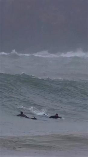 December saw one of the best and most consistent runs of surf across Europe. @lukedillon7 got his in Cornwall. Link in bio to watch the full #swelllstory 🎥 @lugarts | Surfline