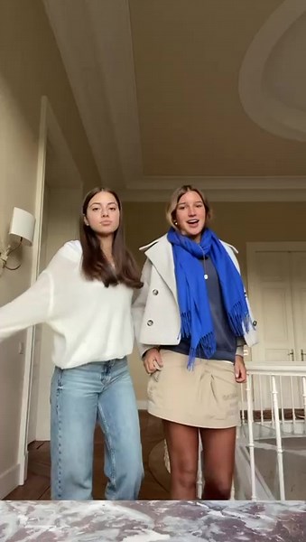 Vidéos de Alexandra (@alexandra_dmtnn) avec son original - Alexandra