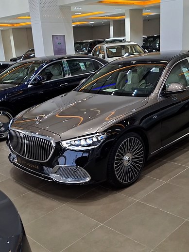 2025 Mercedes-Benz S680 Maybach V12: A Luxury Review