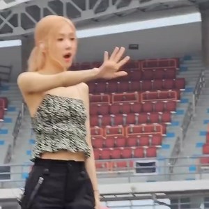 150K views · 6K reactions | ROSÉ really pretty 懶懶 | Rahiel Clazziquai | Facebook