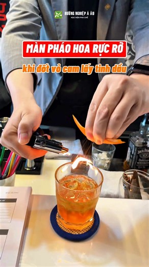 5.4K views · 33 reactions | Vỏ cam xoắn là món trang trí cocktail...