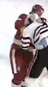 HOCKEYFIGHTS.com/fights/51657 #det • torrie ROBERTSON 🆚 dave MANSON • #chi • #nhl 1989 mar 19 • #HFrandomizer #lgrw #blackhawks vid via yt/vindiggs | hockeyfights.com