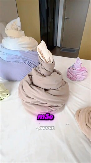 DID YOU KNOW THIS IS HOW YOU FOLD A BLANKET?