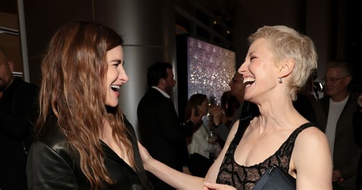 White Lotus' Carrie Coon Looks Unrecognizable With New Hairstyle at The Emmys