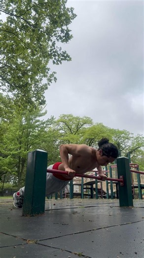PUSH-UP TUTORIAL ON PUSH-UP BAR👑💪🏼💙🧡 #training #motivation #pullups #pushups #strength