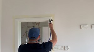 48 reactions | Verniciatura a spruzzo di battiscopa e profili in...